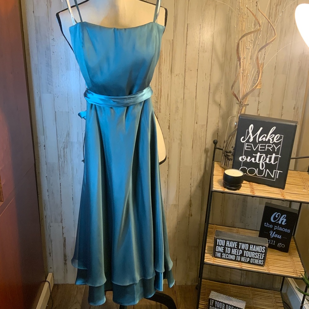 Waters & Watters strapless dress. NWT. size 6